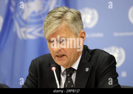 (190524) -- VEREINTE NATIONEN, 24. Mai 2019 -- Jean-Pierre Lacroix, Untergeneralsekretär der VEREINTEN NATIONEN für Friedenssicherung, spricht auf einer Pressekonferenz anlässlich des Internationalen Tages der UN-Friedenssicherungskräfte am 24. Mai 2019 im Hauptquartier der VEREINTEN NATIONEN in New York. Die Rückstände im UN-Friedenshaushalt gefährden die Fähigkeit der Truppenstaaten und der Polizei, das zu erreichen, was von ihnen erwartet wird, sagte Jean-Pierre Lacroix am Freitag. UN-INTERNATIONALER TAG DER FRIEDENSTRUPPEN-LACROIX-PRESSEKONFERENZ LIXMUZI PUBLICATIONXNOTXINXCHN Stockfoto