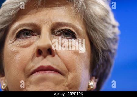 (190525) -- PEKING, 25. Mai 2019 (Xinhua) -- die britische Premierministerin Theresa May hält ihre Keynote-Rede am letzten Tag der Jahreskonferenz der Konservativen Partei in Manchester, Großbritannien, am 4. Oktober 2017. (Xinhua/Han Yan) Xinhua-Schlagzeilen: Großbritannien hat sich nach Mai für den neuen Premierminister entschieden, da die Brexit-Sackgasse PUBLICATIONxNOTxINxCHN bleibt Stockfoto