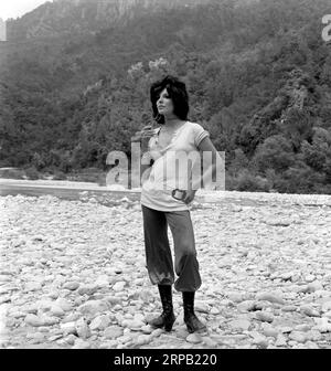 JOAN COLLINS IN DEN ÜBERZEUGERN! (1971), Regie: LESLIE NORMAN. Quelle: ITC/Album Stockfoto