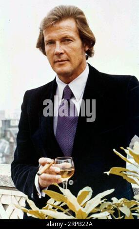 ROGER MOORE IN DEN ÜBERZEUGERN! (1971), Regie: LESLIE NORMAN. Quelle: ITC/Album Stockfoto