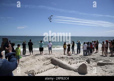 (190526) -- PEKING, 26. Mai 2019 (Xinhua) -- Flugzeuge der United States Air Force Thunderbirds treten während der 16. Jährlichen Bethpage Air Show Over Jones Beach in New York, USA, am 25. Mai 2019 auf. (XINHUA/Wang Ying) XINHUA FOTOS DES TAGES PUBLICATIONxNOTxINxCHN Stockfoto