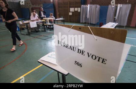 (190526) -- STRASSBURG, 26. Mai 2019 -- die Wähler wählen in einem Wahllokal in Straßburg, Frankreich, 26. Mai 2019. Die Wahlen zum Europäischen Parlament (EU) begannen am Sonntag in Frankreich. ) FRANKREICH-STRASSBURG-EUROPAWAHL MartinxLelievre PUBLICATIONxNOTxINxCHN Stockfoto