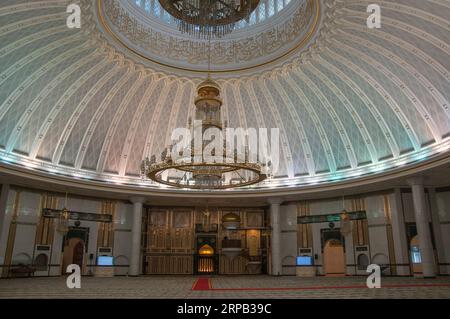 Das Innere der Jame 'ASR Hassanal Bolkiah Moschee, Bandar Seri Begawan, Brunei Stockfoto