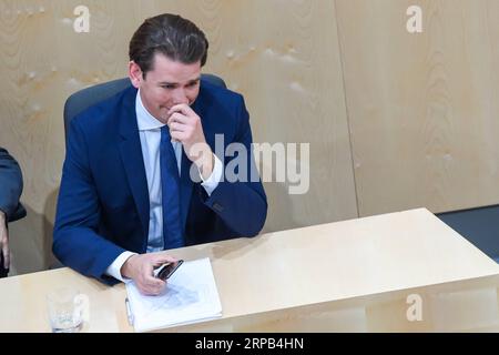 (190528) -- WIEN, 28. Mai 2019 (Xinhua) -- Bundeskanzler Sebastian kurz nimmt am 27. Mai 2019 an einer Sitzung des österreichischen Unterhauses in Wien Teil. Die Gesetzgeber im Unterhaus des österreichischen parlaments, der Nationalrat, billigten am Montag den Misstrauensantrag gegen Bundeskanzler Sebastian kurz und sein Kabinett. Was am Montag geschehen ist, macht Sebastian kurz - zumindest vorläufig - zum kürzesten Bundeskanzler der Zweiten Republik. (Xinhua/Guo Chen) AUSTRIA-VIENNA-CHANCELLOR-RECALL PUBLICATIONxNOTxINxCHN Stockfoto