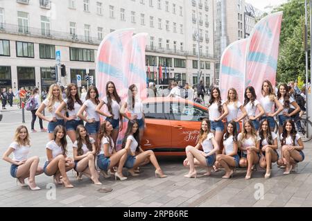 (190529) -- BUDAPEST, 29. Mai 2019 -- Finalisten des Miss World Hungary Beauty Contest posieren für ein Gruppenfoto in Budapest, Ungarn, 29. Mai 2019. ) UNGARN-BUDAPEST-MISS WORLD HUNGARY AttilaxVolgyi PUBLICATIONxNOTxINxCHN Stockfoto