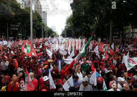Nicht exklusiv: 3. September 2023, Mexiko-Stadt, Mexiko: Unterstützer der Broad Front for Mexico bei der Übergabe des Zertifikats, wie es der Präsident kann Stockfoto
