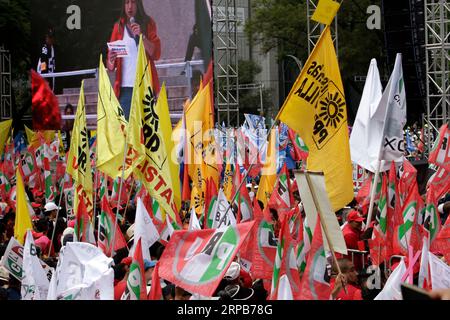 Nicht exklusiv: 3. September 2023, Mexiko-Stadt, Mexiko: Unterstützer der Broad Front for Mexico bei der Übergabe des Zertifikats, wie es der Präsident kann Stockfoto