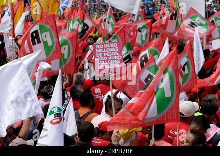 Nicht exklusiv: 3. September 2023, Mexiko-Stadt, Mexiko: Unterstützer der Broad Front for Mexico bei der Übergabe des Zertifikats, wie es der Präsident kann Stockfoto