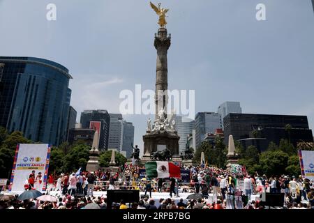 Nicht exklusiv: 3. September 2023, Mexiko-Stadt, Mexiko: Unterstützer der Broad Front for Mexico bei der Übergabe des Zertifikats, wie es der Präsident kann Stockfoto