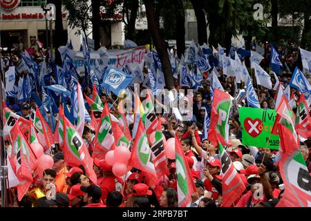 Nicht exklusiv: 3. September 2023, Mexiko-Stadt, Mexiko: Unterstützer der Broad Front for Mexico bei der Übergabe des Zertifikats, wie es der Präsident kann Stockfoto