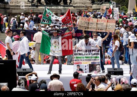 Nicht exklusiv: 3. September 2023, Mexiko-Stadt, Mexiko: Unterstützer der Broad Front for Mexico bei der Übergabe des Zertifikats, wie es der Präsident kann Stockfoto