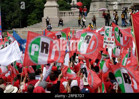 Nicht exklusiv: 3. September 2023, Mexiko-Stadt, Mexiko: Unterstützer der Broad Front for Mexico bei der Übergabe des Zertifikats, wie es der Präsident kann Stockfoto