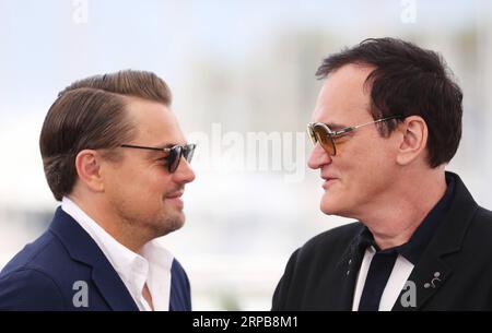 (190601) -- PEKING, 1. Juni 2019 (Xinhua) -- Schauspieler Leonardo DiCaprio (L) und Regisseur Quentin Tarantino posieren bei einem Fototermin in Hollywood während des 72. Cannes Film Festivals in Cannes, Frankreich, 22. Mai 2019. (Xinhua/Gao Jing) Porträts vom Mai 2019 PUBLICATIONxNOTxINxCHN Stockfoto