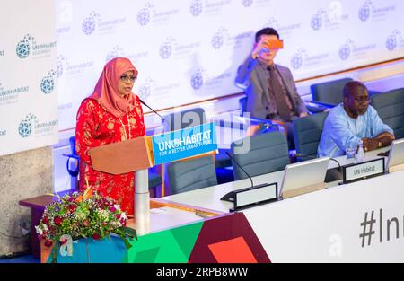 (190601) -- NAIROBI, 1. Juni 2019 (Xinhua) -- Maimunah Mohd Sharif (1. L), Exekutivdirektor des UN-Habitat, spricht während der Abschlusszeremonie der ersten UN-Habitat-Versammlung in Nairobi, der Hauptstadt Kenias, am 31. Mai 2019. Die erste UN-Habitat-Versammlung schloss am Freitag in Nairobi mit den Delegierten, die Resolutionen zur Förderung der Erneuerung der Weltstädte billigten. Mehr als 3.000 Delegierte, die an der fünftägigen Tagung teilnahmen, verabschiedeten einen dreijährigen Strategieplan, dessen Umsetzung die Gesundheit der Städte und Gemeinden stärken wird. (Xinhua/LYU Shuai) KENYA-NAIROBI-UN-HABITAT ASSEMBLY-CLOSING PUBLICATIONxNOTxINxCHN Stockfoto