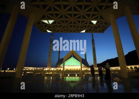 (190602) -- ISLAMABAD, 2. Juni 2019 -- Foto aufgenommen am 1. Juni 2019 zeigt die beleuchtete Nachtlandschaft der Großen Faisal-Moschee in Islamabad, der Hauptstadt Pakistans. ) PAKISTAN-ISLAMABAD-GRAND FAISAL MOSCHEE AhmadxKamal PUBLICATIONxNOTxINxCHN Stockfoto