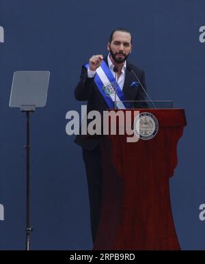 (190602) -- SAN SALVADOR, 2. Juni 2019 (Xinhua) -- El Salvadors neuer Präsident Nayib Bukele hält eine Rede während seiner Einweihungszeremonie in San Salvador, El Salvador, 1. Juni 2019. El Salvadors neuer Präsident Nayib Bukele trat am Samstag in sein Amt ein und forderte die nationale Einheit und kollektive Anstrengungen, um das Land voranzubringen. (Xinhua/Alexander Pena) EL SALVADOR-SAN SALVADOR-NEW PRESIDENT-INAUGURATION PUBLICATIONxNOTxINxCHN Stockfoto
