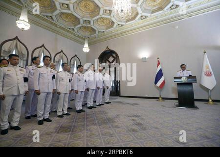 (190611) -- BANGKOK, 11. Juni 2019 (Xinhua) -- der thailändische Premierminister Prayut Chan-o-cha spricht nach der königlichen Bestätigungszeremonie, die ihn zum neuen Premierminister des Landes im Regierungsgebäude in Bangkok, Thailand, am 11. Juni 2019 ernannte. Der thailändische König Maha Vajiralongkorn hat Prayut Chan-o-cha offiziell zum Premierminister ernannt. (Xinhua/Thai Government House) THAILAND-BANGKOK-NEW PM-PRAYUT CHAN-O-CHA-CEREMONY PUBLICATIONxNOTxINxCHN Stockfoto