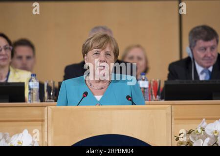 (190611) -- GENF, 11. Juni 2019 (Xinhua) -- Bundeskanzlerin Angela Merkel hält eine Rede während der 108. Sitzung der Internationalen Arbeitskonferenz in Genf, Schweiz, 11. Juni 2019. Angela Merkel sagte am Dienstag, dass die Welt weiter daran arbeiten müsse, die Arbeitsbedingungen zu verbessern und das Wirtschaftswachstum in sozialen Fortschritt zu verwandeln. (Xinhua/Xu Jinquan) SCHWEIZ-GENF-INTERNATIONALE ARBEITSKONFERENZ-MERKEL PUBLICATIONxNOTxINxCHN Stockfoto