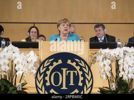 (190611) -- GENF, 11. Juni 2019 (Xinhua) -- Bundeskanzlerin Angela Merkel hält eine Rede während der 108. Sitzung der Internationalen Arbeitskonferenz in Genf, Schweiz, 11. Juni 2019. Angela Merkel sagte am Dienstag, dass die Welt weiter daran arbeiten müsse, die Arbeitsbedingungen zu verbessern und das Wirtschaftswachstum in sozialen Fortschritt zu verwandeln. (Xinhua/Xu Jinquan) SCHWEIZ-GENF-INTERNATIONALE ARBEITSKONFERENZ-MERKEL PUBLICATIONxNOTxINxCHN Stockfoto