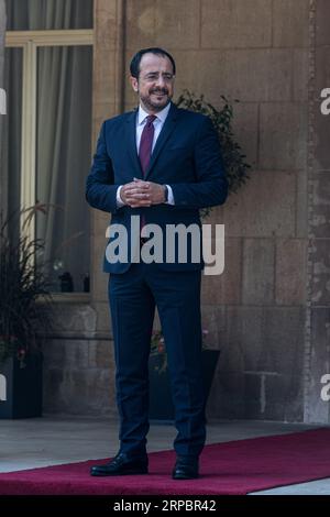 Nikosia, Zypern. September 2023. Präsident von Zypern NICOS CHRISTODOULIDES wartet auf den Premierminister von Griechenland, Nikosia, Zypern, am 4. September 2023. Ein trilaterales Treffen zwischen dem zyprischen Präsidenten Nicos Christodoulides, dem griechischen Premierminister Kyriakos Mitsotakis und dem israelischen Premierminister Benjamin Netanjahu fand heute im Präsidentenpalast statt. (Foto: Kostas Pikoulas/SIPA USA). Quelle: SIPA USA/Alamy Live News Stockfoto