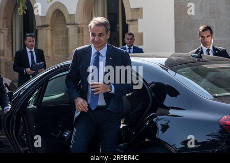 Nikosia, Zypern. September 2023. Premierminister KYRIAKOS MITSOTAKIS kommt am 4. September 2023 im Präsidentenpalast in Nikosia auf Zypern an. Ein trilaterales Treffen zwischen dem zyprischen Präsidenten Nicos Christodoulides, dem griechischen Premierminister Kyriakos Mitsotakis und dem israelischen Premierminister Benjamin Netanjahu fand heute im Präsidentenpalast statt. (Foto: Kostas Pikoulas/SIPA USA). Quelle: SIPA USA/Alamy Live News Stockfoto