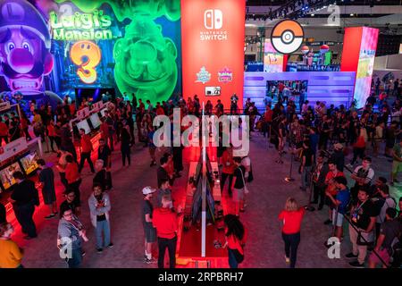 (190615) -- PEKING, 15. Juni 2019 (Xinhua) -- Besucher werden auf der Electronic Entertainment Expo (E3) im Los Angeles Convention Center im westlichen US-Bundesstaat Kalifornien, 13. Juni 2019 gesehen. (Xinhua/Qian Weizhong) XINHUA FOTOS DES TAGES PUBLICATIONxNOTxINxCHN Stockfoto