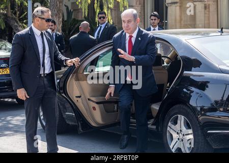 Nikosia, Zypern. September 2023. Der israelische Premierminister BENJAMIN NETANJAHU kommt am 4. September 2023 im Präsidentenpalast in Nikosia auf Zypern an. Ein trilaterales Treffen zwischen dem zyprischen Präsidenten Nicos Christodoulides, dem griechischen Premierminister Kyriakos Mitsotakis und dem israelischen Premierminister Benjamin Netanjahu fand heute im Präsidentenpalast statt. (Foto: Kostas Pikoulas/SIPA USA). Quelle: SIPA USA/Alamy Live News Stockfoto