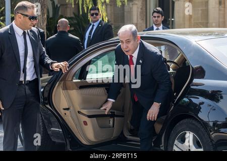 Nikosia, Zypern. September 2023. Der israelische Premierminister BENJAMIN NETANJAHU kommt am 4. September 2023 im Präsidentenpalast in Nikosia auf Zypern an. Ein trilaterales Treffen zwischen dem zyprischen Präsidenten Nicos Christodoulides, dem griechischen Premierminister Kyriakos Mitsotakis und dem israelischen Premierminister Benjamin Netanjahu fand heute im Präsidentenpalast statt. (Foto: Kostas Pikoulas/SIPA USA). Quelle: SIPA USA/Alamy Live News Stockfoto
