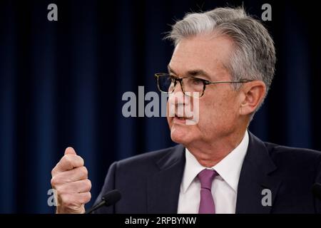 (190619) -- WASHINGTON , 19. Juni 2019 -- der Vorsitzende der US-Notenbank Jerome Powell spricht auf einer Pressekonferenz am 19. Juni 2019 in Washington D.C., USA. Die US-Notenbank Federal Reserve am Mittwoch ließ die Zinssätze unverändert, da die Beamten gemischte Signale auf die Gesundheit der US-Wirtschaft und die Auswirkungen der Handelsspannungen abwogen. ) US-WASHINGTON D.C.-FED-ZINS-UNVERÄNDERT TINGXSHEN PUBLICATIONXNOTXINXCHN Stockfoto