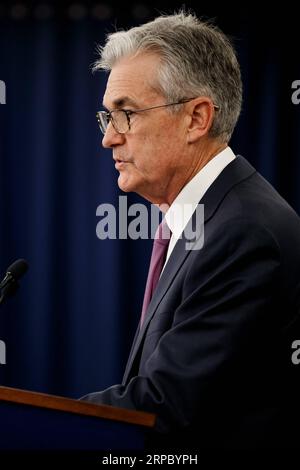 (190619) -- WASHINGTON , 19. Juni 2019 -- der Vorsitzende der US-Notenbank Jerome Powell nimmt am 19. Juni 2019 an einer Pressekonferenz in Washington D.C., USA, Teil. Die US-Notenbank Federal Reserve am Mittwoch ließ die Zinssätze unverändert, da die Beamten gemischte Signale auf die Gesundheit der US-Wirtschaft und die Auswirkungen der Handelsspannungen abwogen. ) US-WASHINGTON D.C.-FED-ZINS-UNVERÄNDERT TINGXSHEN PUBLICATIONXNOTXINXCHN Stockfoto