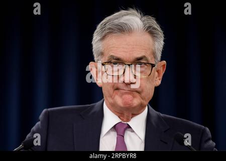 (190619) -- WASHINGTON , 19. Juni 2019 -- der Vorsitzende der US-Notenbank Jerome Powell reagiert auf eine Pressekonferenz in Washington D.C., USA, am 19. Juni 2019. Die US-Notenbank Federal Reserve am Mittwoch ließ die Zinssätze unverändert, da die Beamten gemischte Signale auf die Gesundheit der US-Wirtschaft und die Auswirkungen der Handelsspannungen abwogen. ) US-WASHINGTON D.C.-FED-ZINS-UNVERÄNDERT TINGXSHEN PUBLICATIONXNOTXINXCHN Stockfoto