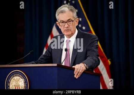 (190619) -- WASHINGTON , 19. Juni 2019 -- der Vorsitzende der US-Notenbank Jerome Powell spricht auf einer Pressekonferenz am 19. Juni 2019 in Washington D.C., USA. Die US-Notenbank Federal Reserve am Mittwoch ließ die Zinssätze unverändert, da die Beamten gemischte Signale auf die Gesundheit der US-Wirtschaft und die Auswirkungen der Handelsspannungen abwogen. ) US-WASHINGTON D.C.-FED-ZINS-UNVERÄNDERT TINGXSHEN PUBLICATIONXNOTXINXCHN Stockfoto