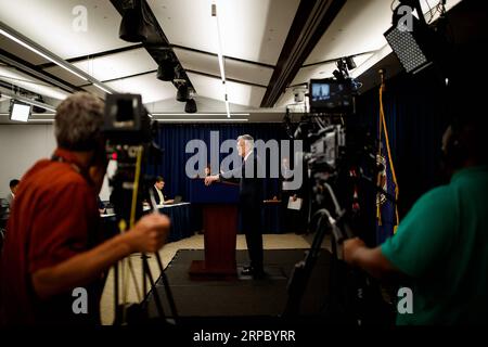 (190619) -- WASHINGTON , 19. Juni 2019 -- der Vorsitzende der US-Notenbank Jerome Powell (C) spricht auf einer Pressekonferenz in Washington D.C., USA, am 19. Juni 2019. Die US-Notenbank Federal Reserve am Mittwoch ließ die Zinssätze unverändert, da die Beamten gemischte Signale auf die Gesundheit der US-Wirtschaft und die Auswirkungen der Handelsspannungen abwogen. ) US-WASHINGTON D.C.-FED-ZINS-UNVERÄNDERT TINGXSHEN PUBLICATIONXNOTXINXCHN Stockfoto