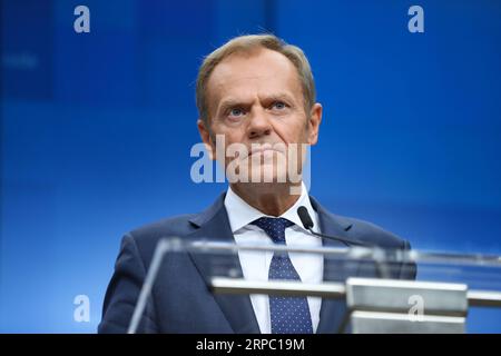 (190621) -- BRÜSSEL, 21. Juni 2019 (Xinhua) -- Präsident des Europäischen Rates Donald Tusk nimmt an einer Pressekonferenz während des EU-Sommergipfels in Brüssel, Belgien, am 21. Juni 2019 Teil. (Xinhua/Zhang Cheng) BELGIEN-BRÜSSEL-EU-SOMMER-GIPFEL PUBLICATIONxNOTxINxCHN Stockfoto