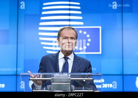 (190621) -- BRÜSSEL, 21. Juni 2019 (Xinhua) -- Präsident des Europäischen Rates Donald Tusk nimmt an einer Pressekonferenz nach dem EU-Sommergipfel am 21. Juni 2019 in Brüssel, Belgien, Teil. (Xinhua/Zhang Cheng) BELGIEN-BRÜSSEL-EU-SOMMER-GIPFEL PUBLICATIONxNOTxINxCHN Stockfoto