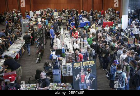 (190622) -- VANCOUVER, 22. Juni 2019 -- Leute besuchen die Vancouver Retro Gaming Expo in New Westminster, Kanada, 22. Juni 2019. Die Vancouver Retro Gaming Expo fand am Samstag im Anvil Centre statt und bot verschiedene Sammlungen von Videospielen, Konsolen und Sammlerstücken aus den 1970er bis 1990er Jahren an. CANADA-NEW WESTMINSTER-RETRO GAMING EXPO LIANGXSEN PUBLICATIONXNOTXINXCHN Stockfoto