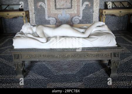 Statue der schlafenden Venus von Vincenzo Monti, Stresa, Italien. Stockfoto