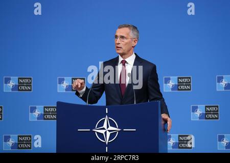 (190626) -- BRÜSSEL, 26. Juni 2019 -- NATO-Generalsekretär Jens Stoltenberg nimmt an einer Pressekonferenz während eines Treffens der NATO-Verteidigungsminister am NATO-Hauptquartier in Brüssel, Belgien, am 26. Juni 2019 Teil. Die Verteidigungsminister der NATO trafen sich am Mittwoch in Brüssel, um zwei Tage lang Gespräche über die wichtigsten Sicherheitsfragen aufzunehmen. ) BELGIEN-BRÜSSEL-NATO-VERTEIDIGUNGSMINISTERTREFFEN ZHANGXCHENG PUBLICATIONXNOTXINXCHN Stockfoto