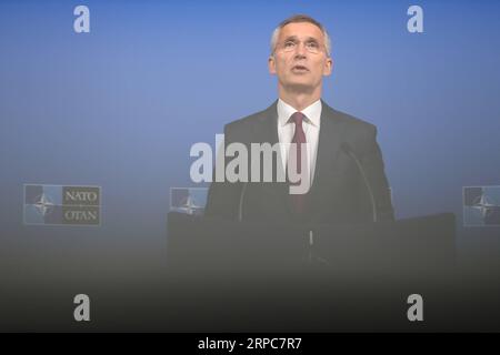 (190626) -- BRÜSSEL, 26. Juni 2019 -- NATO-Generalsekretär Jens Stoltenberg nimmt an einer Pressekonferenz während eines Treffens der NATO-Verteidigungsminister am NATO-Hauptquartier in Brüssel, Belgien, am 26. Juni 2019 Teil. Die Verteidigungsminister der NATO trafen sich am Mittwoch in Brüssel, um zwei Tage lang Gespräche über die wichtigsten Sicherheitsfragen aufzunehmen. ) BELGIEN-BRÜSSEL-NATO-VERTEIDIGUNGSMINISTERTREFFEN ZHANGXCHENG PUBLICATIONXNOTXINXCHN Stockfoto