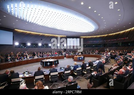 (190626) -- BRÜSSEL, 26. Juni 2019 -- Foto vom 26. Juni 2019 zeigt ein Treffen der NATO-Verteidigungsminister im NATO-Hauptquartier in Brüssel, Belgien. Die Verteidigungsminister der NATO trafen sich am Mittwoch in Brüssel, um zwei Tage lang Gespräche über die wichtigsten Sicherheitsfragen aufzunehmen. ) BELGIEN-BRÜSSEL-NATO-VERTEIDIGUNGSMINISTERTREFFEN ZHANGXCHENG PUBLICATIONXNOTXINXCHN Stockfoto