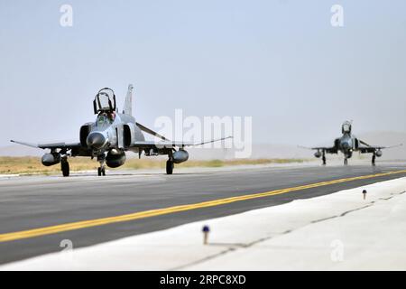 (190627) -- ANKARA, 27. Juni 2019 (Xinhua) -- Militärjets nehmen am 26. Juni 2019 an der Luftbohrmaschine Anatolian Eagle in Konya, Türkei, Teil. Die Türkei und ihre Verbündeten nehmen an den Luftbohrern des Anatolischen Adlers in der Provinz Konya im Zentrum Teil, um die Zusammenarbeit bei gemeinsamen Aufgaben und Übungsmissionen zu verstärken, berichteten lokale Medien am Donnerstag. (Xinhua) TÜRKEI-KONYA-INTERNATIONAL LUFTBOHRER PUBLICATIONxNOTxINxCHN Stockfoto