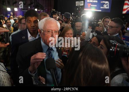 (190628) -- MIAMI, 28. Juni 2019 -- Senatorin Bernie Sanders von Vermont wird nach der zweiten Nacht der ersten demokratischen Primärdebatte in Miami, Florida, USA, am 27. Juni 2019 interviewt. In der zweiten Nacht der ersten demokratischen Primärdebatte am Donnerstag waren weitere frühe Spitzenkandidaten für die Präsidentschaftskandidatur der Partei anwesend, um Präsident Donald Trump im Jahr 2020 herauszufordern. USA-MIAMI-USA VORSITZ - DEMOKRATISCHE PARTEIDEBATTE LiuxJie PUBLICATIONxNOTxINxCHN Stockfoto