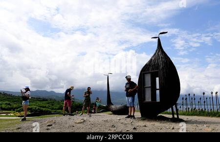 (190630) -- TAIPEH, 30. Juni 2019 -- Touristen besuchen das malerische Gebiet der Ostküste in Taitung, Südostchinas Taiwan, 28. Juni 2019. ) CHINA-TAITUNG-TOURISM (CN) ZhuxXiang PUBLICATIONxNOTxINxCHN Stockfoto