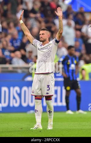 Milano, Italien. September 2023. Cristiano Biraghi (3) aus Fiorentina, gesehen im Spiel der Serie A zwischen Inter und Fiorentina in Giuseppe Meazza in Mailand. (Foto: Gonzales Photo/Alamy Live News Stockfoto