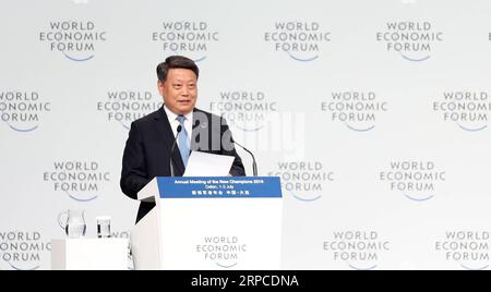 (190702) -- DALIAN, 2. Juli 2019 -- Tang Yijun, der Gouverneur von Liaoning, spricht auf der Eröffnungssitzung der Jahresversammlung der Neuen Champions 2019, auch bekannt als Summer Davos, in Dalian, Provinz Liaoning im Nordosten Chinas, 2. Juli 2019. ) CHINA-DALIAN-SUMMER DAVOS-OPENING PLENAR(CN) YAOXJIANFENG PUBLICATIONXNOTXINXCHN Stockfoto