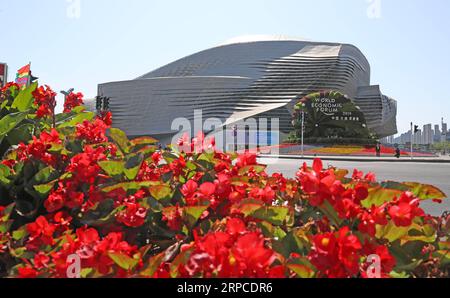 (190702) -- DALIAN, 2. Juli 2019 -- Foto aufgenommen am 2. Juli 2019 zeigt das Dalian International Conference Center, Austragungsort der Jahrestagung der Neuen Champions 2019, auch bekannt als Summer Davos, in Dalian, Provinz Liaoning im Nordosten Chinas. Die Eröffnungssitzung von Summer Davos findet hier am Dienstag statt. ) CHINA-DALIAN-SUMMER DAVOS-OPENING PLENUM(CN) YANGXQING PUBLICATIONXNOTXINXCHN Stockfoto