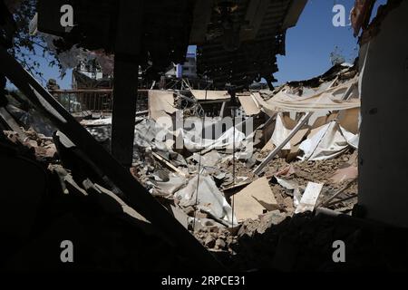 (190702) -- KABUL, 2. Juli 2019 -- Foto vom 2. Juli 2019 zeigt den Ort eines Bombenanschlags in Kabul, der Hauptstadt Afghanistans. Bis zu 34 Tote wurden bestätigt und 68 Verletzte wurden in Krankenhäuser gebracht, nachdem eine starke Explosion Kabul am Montag in der morgendlichen Rush Hour erschütterte, berichtete ein lokaler Sender, das Tolo Television berichtete. ) AFGHANISTAN-KABUL-BLAST-AFTERMATH RahmatxAlizadah PUBLICATIONxNOTxINxCHN Stockfoto