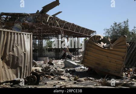 (190702) -- KABUL, 2. Juli 2019 -- Foto vom 2. Juli 2019 zeigt den Ort eines Bombenanschlags in Kabul, der Hauptstadt Afghanistans. Bis zu 34 Tote wurden bestätigt und 68 Verletzte wurden in Krankenhäuser gebracht, nachdem eine starke Explosion Kabul am Montag in der morgendlichen Rush Hour erschütterte, berichtete ein lokaler Sender, das Tolo Television berichtete. ) AFGHANISTAN-KABUL-BLAST-AFTERMATH RahmatxAlizadah PUBLICATIONxNOTxINxCHN Stockfoto