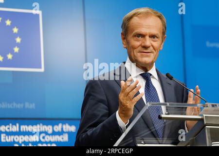 (190702) - Brüssel, 2. Juli 2019 (Xinhua) - Der Präsident des Europäischen Rates Donald Tusk besucht eine Pressekonferenz nach dem Sondergipfel des Europäischen Rates in Brüssel, Belgien, am 2. Juli 2019. Die Staats- und Regierungschefs der Europäischen Union am Dienstag einigten sich auf die zukünftige Führung der EU-Institutionen, schlägt Ursula von der Leyen, die weibliche Verteidigungsminister der nächsten Europäischen Kommission Präsident sein. Charles Michel, der Premierminister von Belgien, wurde gewählt, um den nächsten Präsidenten des Europäischen Rates. Christine Lagarde, der geschäftsführende Direktor des Internationalen Währungsfonds, war n Stockfoto