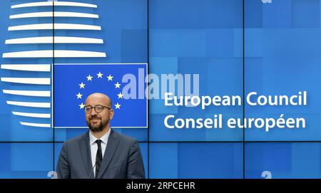 (190702) - Brüssel, 2. Juli 2019 (Xinhua) - der belgische Premierminister und Präsidenten des Europäischen Rates Karl Michel nimmt an einer Pressekonferenz nach dem Sondergipfel des Europäischen Rates in Brüssel, Belgien, am 2. Juli 2019. Die Staats- und Regierungschefs der Europäischen Union am Dienstag einigten sich auf die zukünftige Führung der EU-Institutionen, schlägt Ursula von der Leyen, die weibliche Verteidigungsminister der nächsten Europäischen Kommission Präsident sein. Charles Michel, der Premierminister von Belgien, wurde gewählt, um den nächsten Präsidenten des Europäischen Rates. Christine Lagarde, die Verwaltung directo Stockfoto